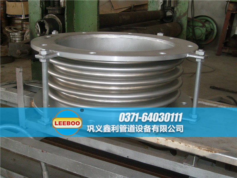大口徑波紋<a href=http://www.czjspx.com target=_blank class=infotextkey>補(bǔ)償器</a>車間圖
