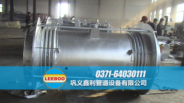 大拉桿<a href=http://www.czjspx.com target=_blank class=infotextkey>補(bǔ)償器</a>現(xiàn)場圖